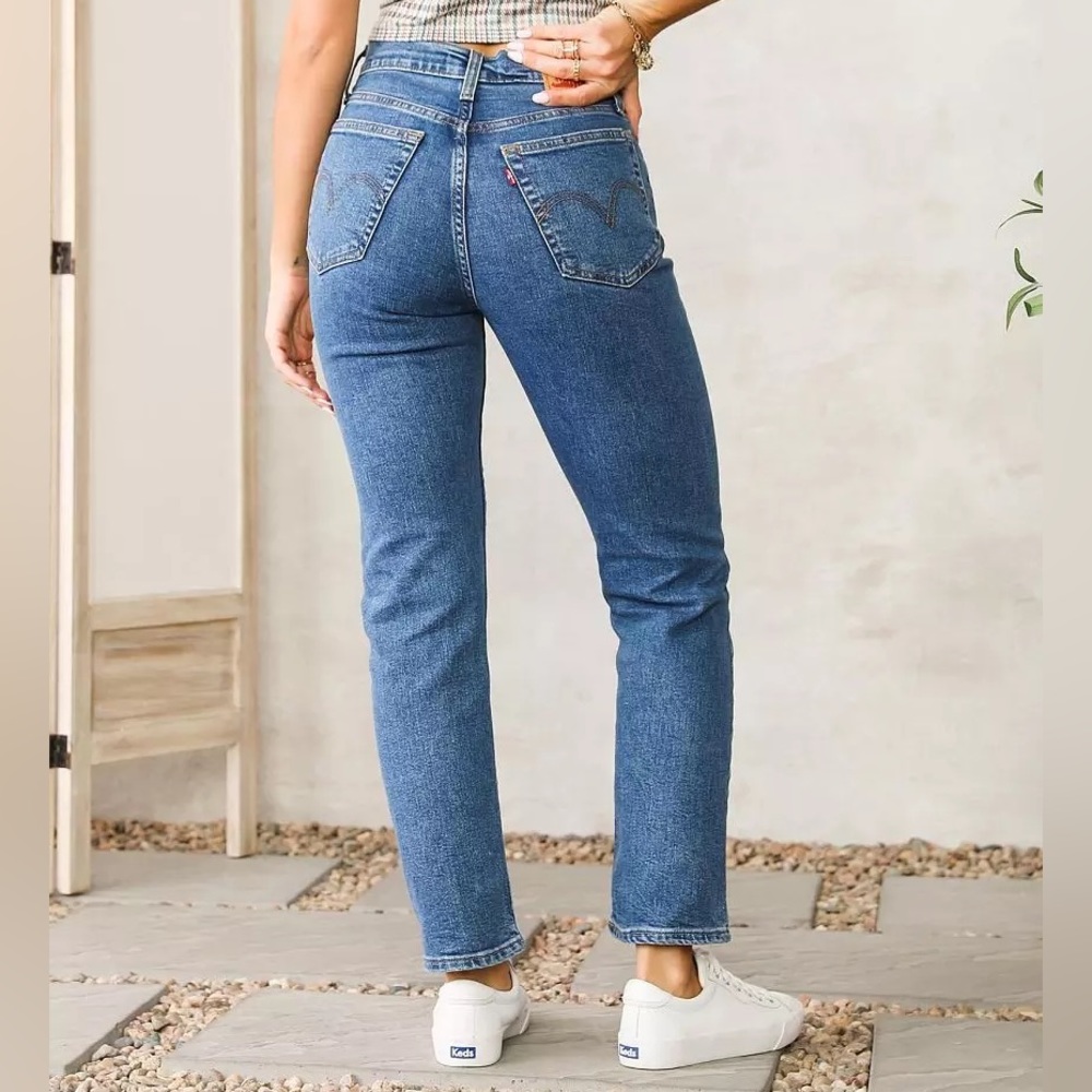 Levi’s Medium Wash Wedgie Straight Jeans